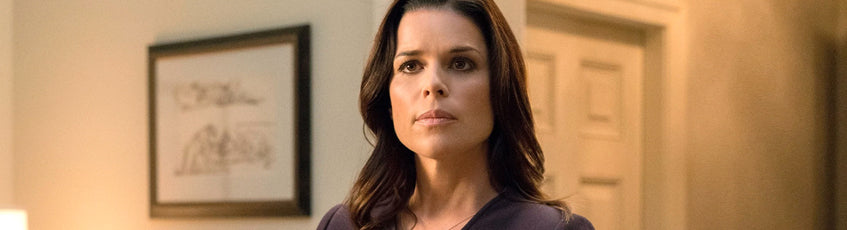 Neve Campbell Autographed Collectibles & Memorabilia